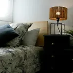 LUNAROOM Center&Quiet Guesthouse